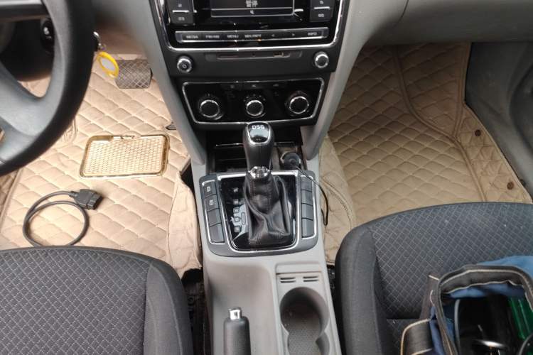 Used Skoda Superb 2013 1.4TSI DSG Sport Edition Gear Lever