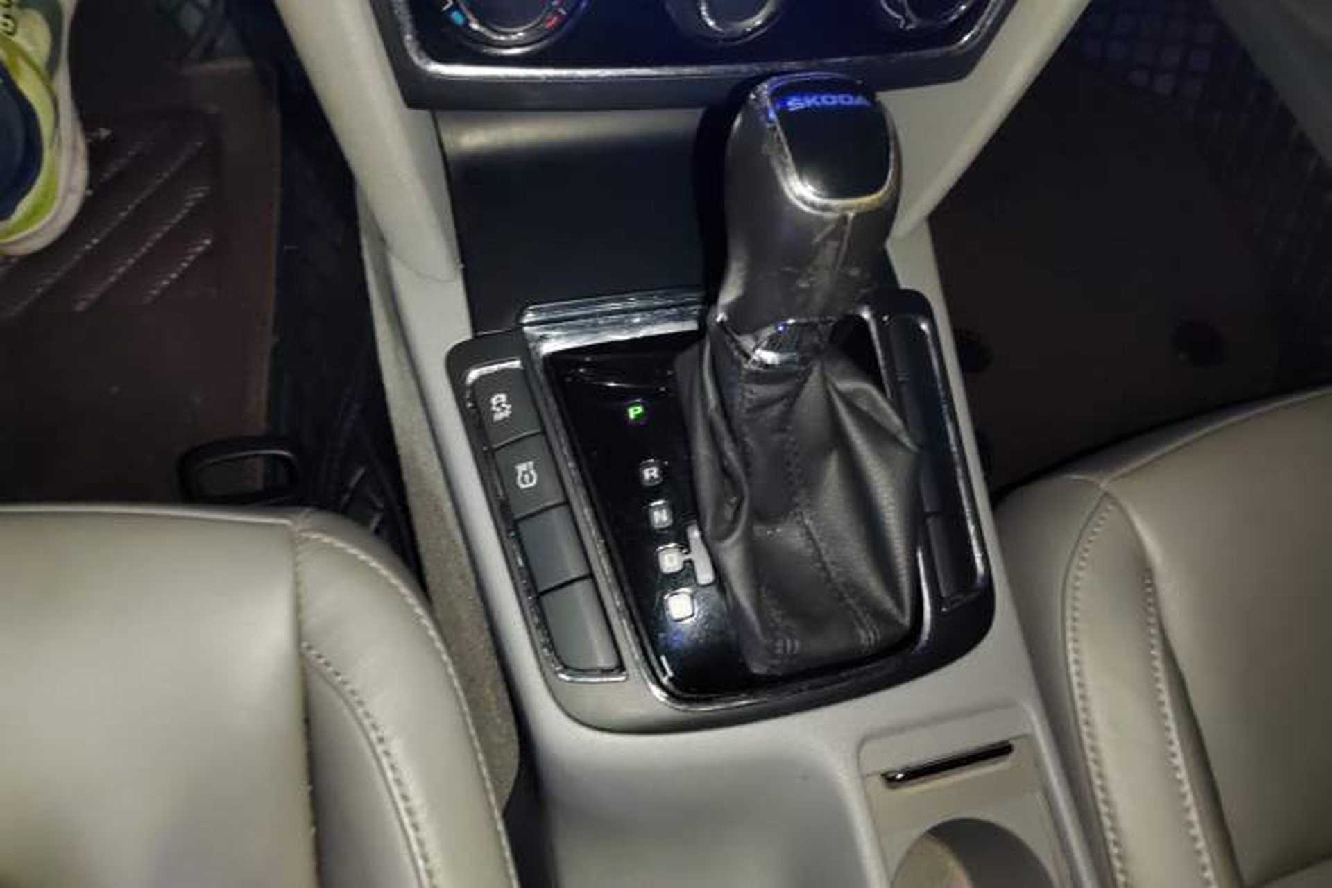 Used Skoda Superb 2013 1.8TSI Automatic MingShi Edition Gear Lever