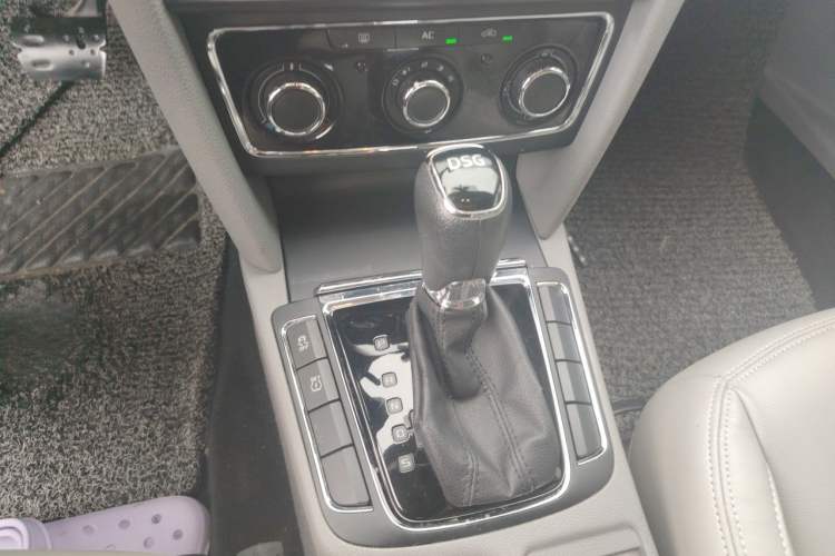 Used Skoda Superb 2013 1.4TSI DSG Sport Edition Gear Lever