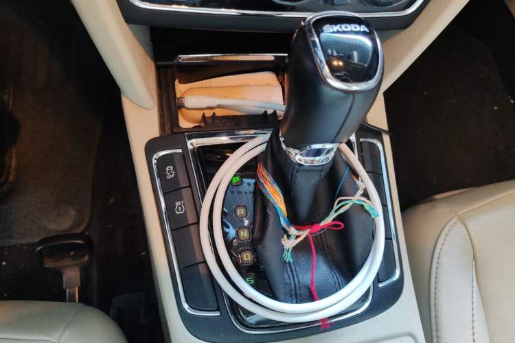 Used Skoda Superb 2013 1.8TSI Automatic MingShi Edition Gear Lever