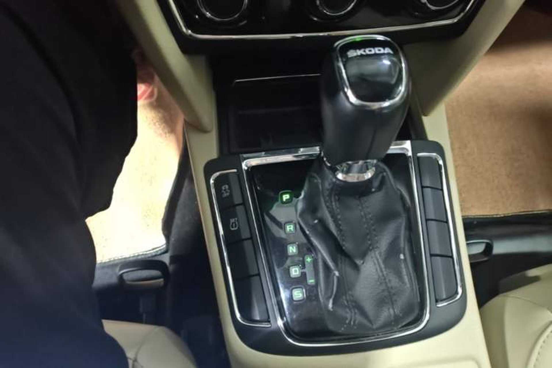 Used Skoda Superb 2013 1.8TSI Automatic MingShi Edition Gear Lever