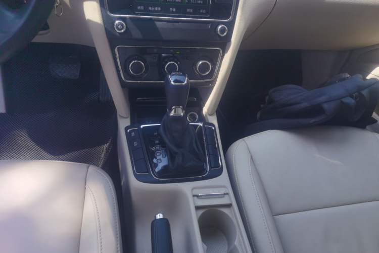 Used Skoda Superb 2013 1.4 TSI DSG Prestige Edition Gear Lever