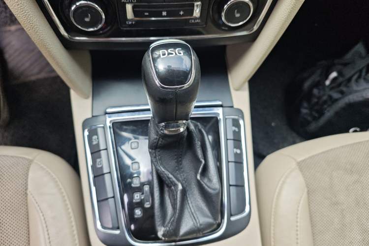Used Skoda Superb 2013 2.0 TSI DSG Luxury Edition Gear Lever