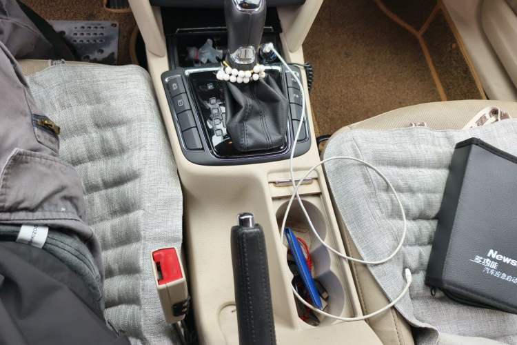 Used Skoda Superb 2013 1.8TSI Automatic Yashi Edition Gear Lever