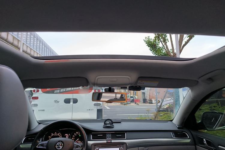Used Skoda Superb 2013 1.8TSI Automatic MingShi Edition Headliner