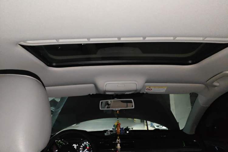Used Skoda Superb 2013 1.8TSI Automatic Yashi Edition Headliner