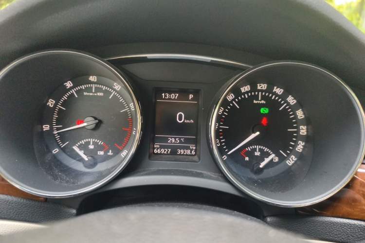 Used Skoda Superb 2013 1.8TSI Automatic Yashi Edition Instrument Cluster
