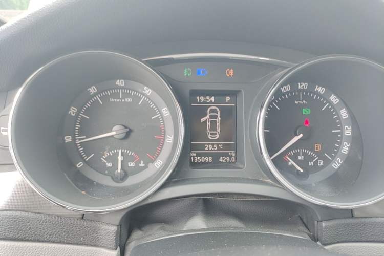 Used Skoda Superb 2013 1.8TSI Automatic MingShi Edition Instrument Cluster