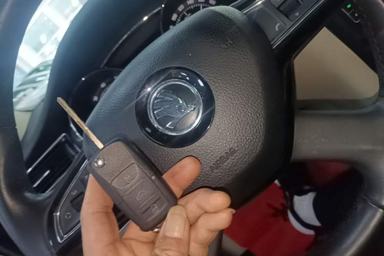 Used Skoda Superb 2013 1.8TSI Automatic Yashi Edition Interior 1
