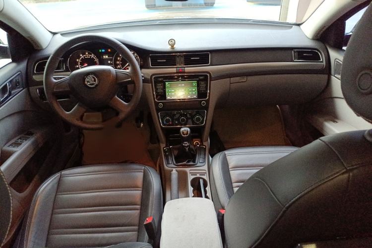Used Skoda Superb 2013 1.4TSI Manual Shengshi Edition Interior 2