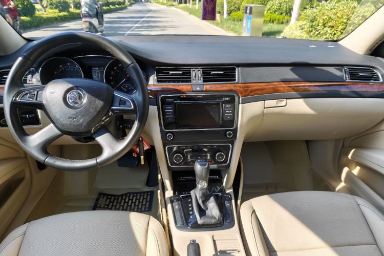 Used Skoda Superb 2013 1.8TSI Automatic Yashi Edition Interior 4
