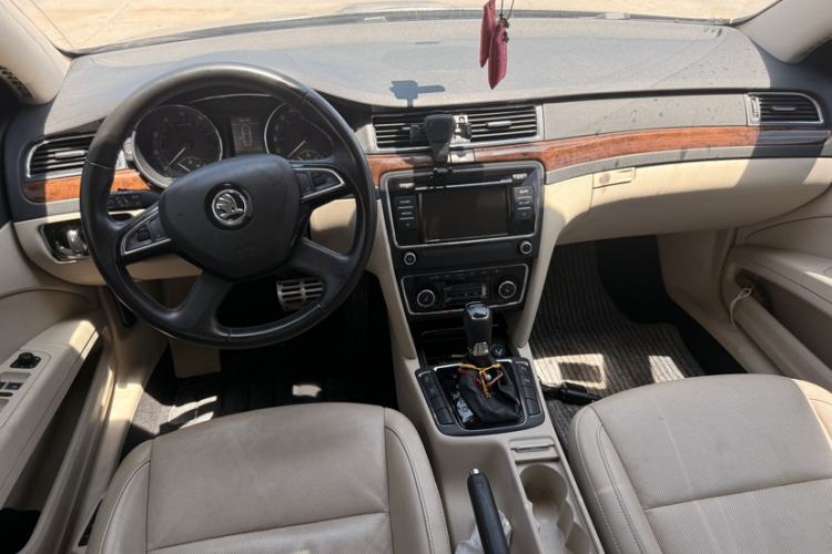 Used Skoda Superb 2013 1.8TSI Automatic Yashi Edition Interior 5