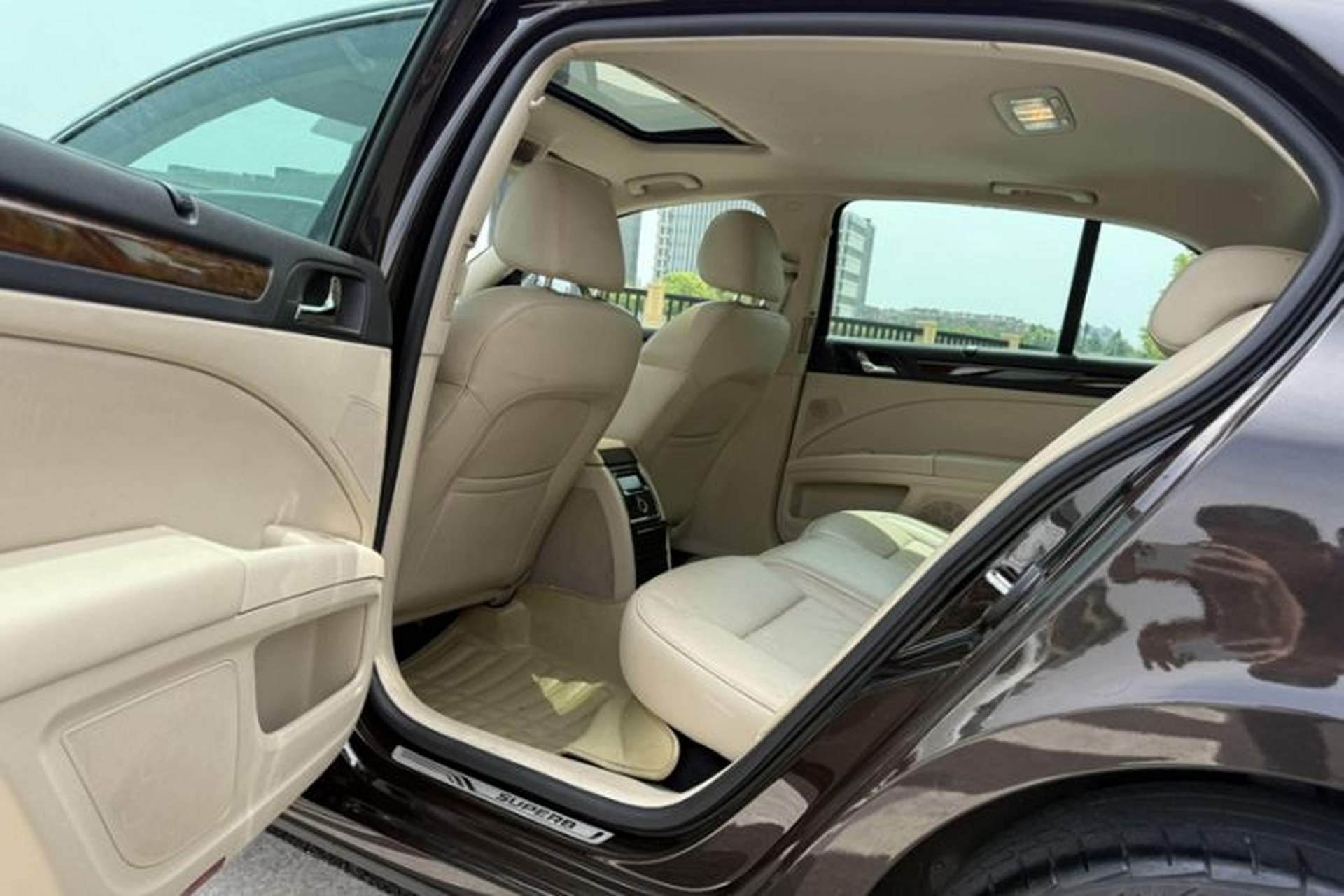 Used Skoda Superb 2013 1.8TSI Automatic Yashi Edition Interior 8