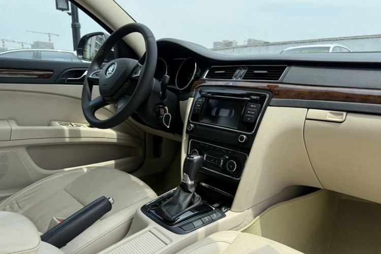 Used Skoda Superb 2013 1.8TSI Automatic Yashi Edition Interior 9