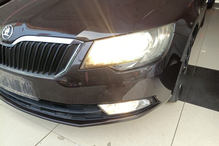 Used Skoda Superb 2013 1.4TSI Manual Shengshi Edition Left Front Headlight
