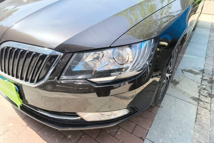 Used Skoda Superb 2013 2.0 TSI DSG Luxury Edition Left Front Headlight