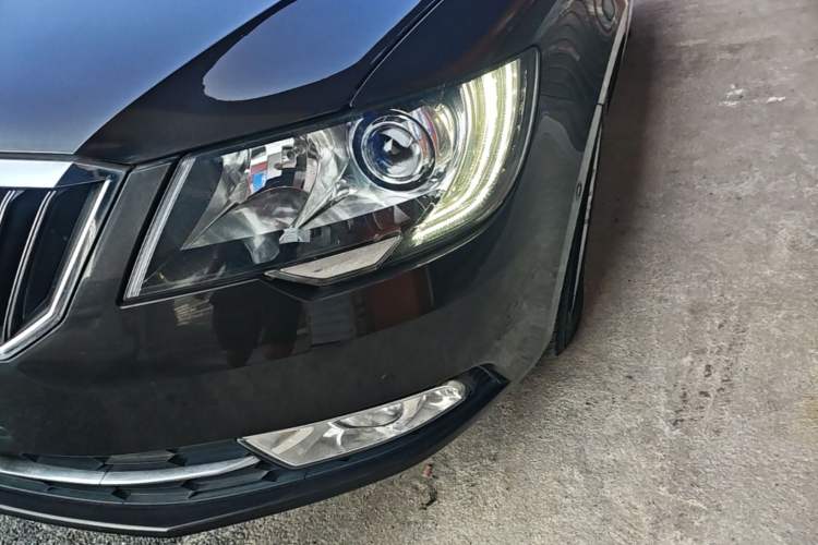 Used Skoda Superb 2013 1.8TSI Automatic Yashi Edition Left Front Headlight