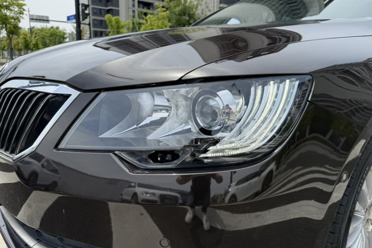 Used Skoda Superb 2013 1.8TSI Automatic Yashi Edition Left Front Headlight