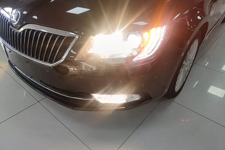 Used Skoda Superb 2013 1.8TSI Automatic Yashi Edition Left Front Headlight