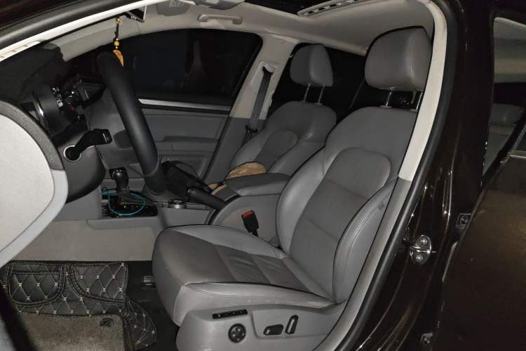 Used Skoda Superb 2013 1.8TSI Automatic Yashi Edition Left Front Seat