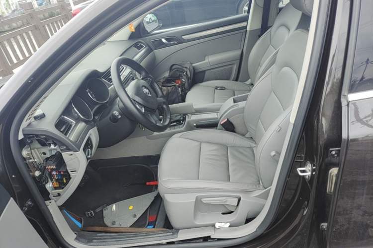 Used Skoda Superb 2013 1.8TSI Automatic MingShi Edition Left Front Seat