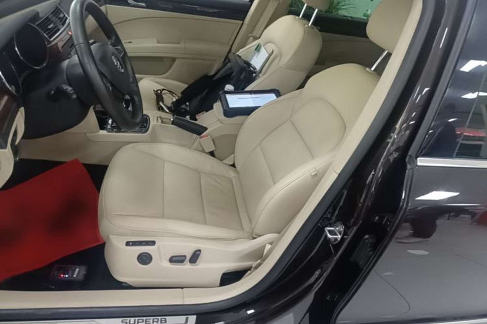Used Skoda Superb 2013 1.8TSI Automatic Yashi Edition Left Front Seat
