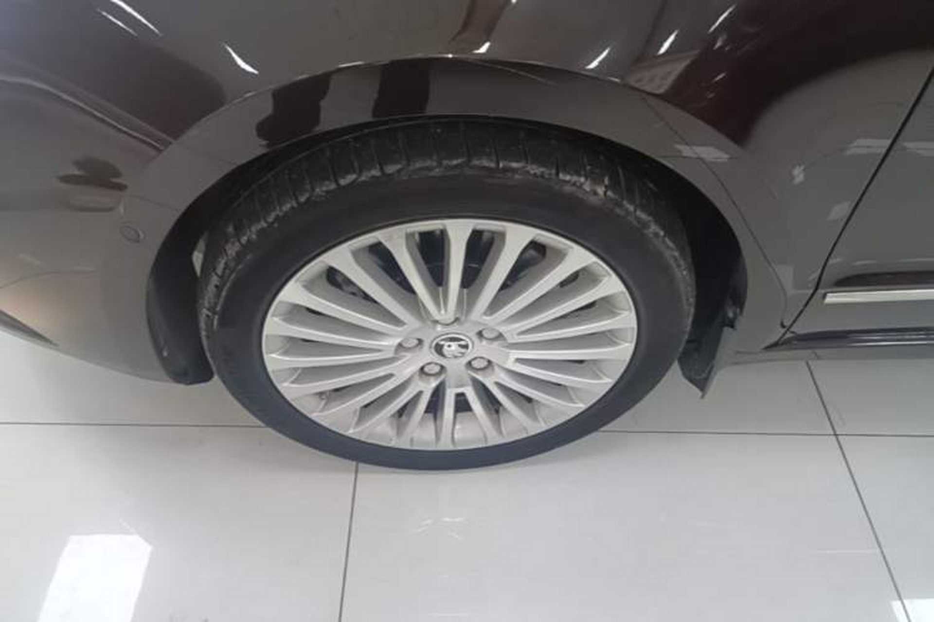 Used Skoda Superb 2013 1.8TSI Automatic Yashi Edition Left Front Wheel Hub