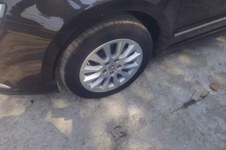 Used Skoda Superb 2013 1.4 TSI DSG Prestige Edition Left Front Wheel Hub