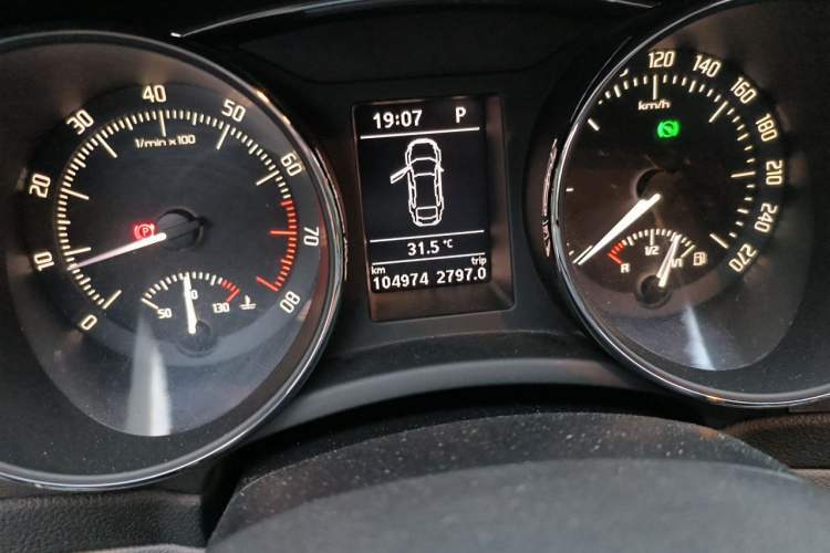 Used Skoda Superb 2013 1.8TSI Automatic MingShi Edition Odometer Close Up