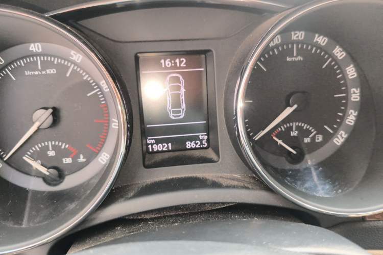 Used Skoda Superb 2013 1.8TSI Automatic Yashi Edition Odometer Close Up
