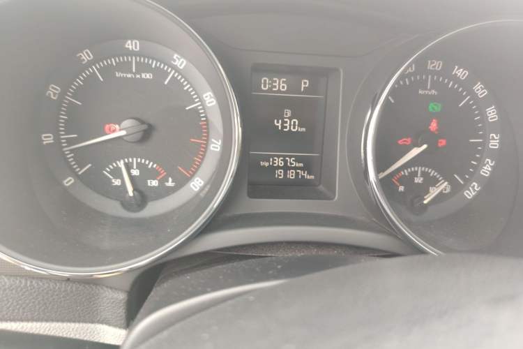 Used Skoda Superb 2013 1.4TSI DSG Sport Edition Odometer Close Up