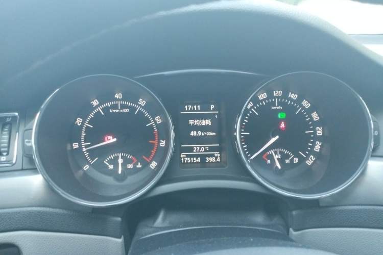 Used Skoda Superb 2013 1.8TSI Automatic MingShi Edition Odometer Close Up