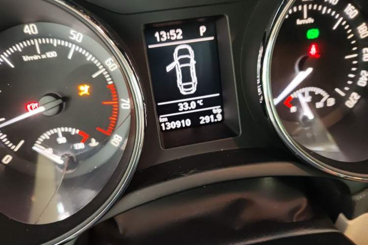Used Skoda Superb 2013 1.8TSI Automatic MingShi Edition Odometer Close Up