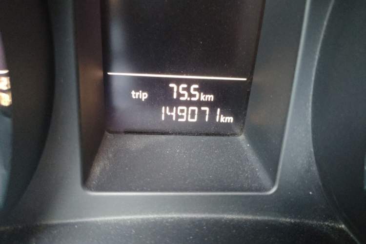 Used Skoda Superb 2013 1.4TSI Manual Shengshi Edition Odometer Close Up