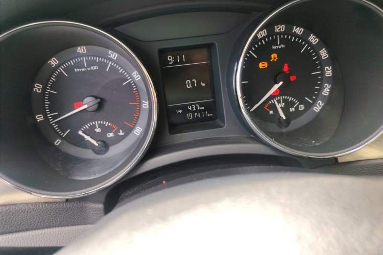 Used Skoda Superb 2013 1.4TSI Manual Shengshi Edition Odometer Close Up
