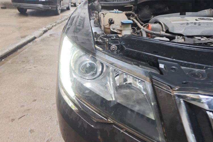 Used Skoda Superb 2013 1.8TSI Automatic Yashi Edition Right Front Headlight
