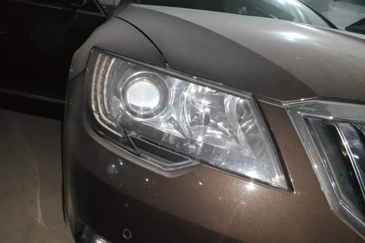 Used Skoda Superb 2013 1.8TSI Automatic Yashi Edition Right Front Headlight