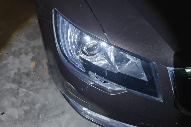 Used Skoda Superb 2013 2.0 TSI DSG Luxury Edition Right Front Headlight