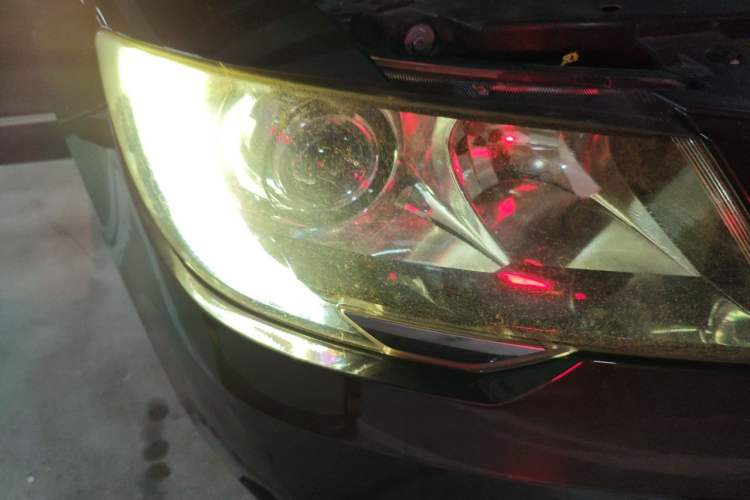 Used Skoda Superb 2013 1.8TSI Automatic Yashi Edition Right Front Headlight