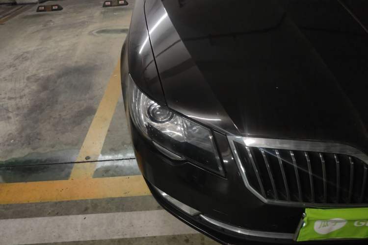 Used Skoda Superb 2013 1.8TSI Automatic Yashi Edition Right Front Headlight