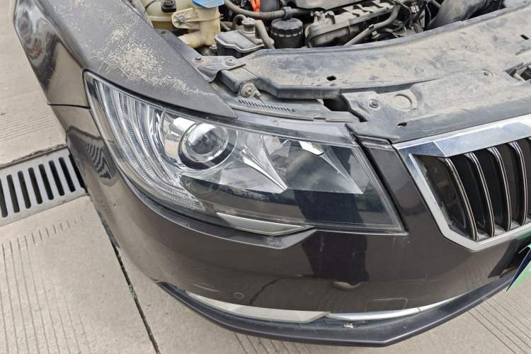 Used Skoda Superb 2013 2.0 TSI DSG Luxury Edition Right Front Headlight