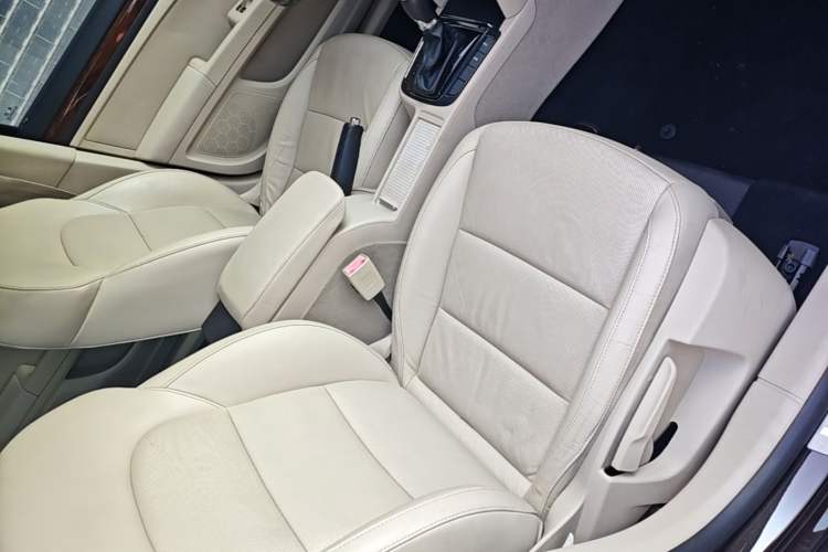 Used Skoda Superb 2013 1.8TSI Automatic Yashi Edition Right Front Seat