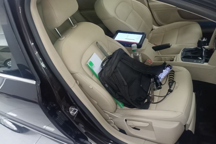 Used Skoda Superb 2013 1.8TSI Automatic Yashi Edition Right Front Seat