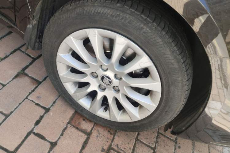Used Skoda Superb 2013 1.8TSI Automatic MingShi Edition Right Front Wheel Hub