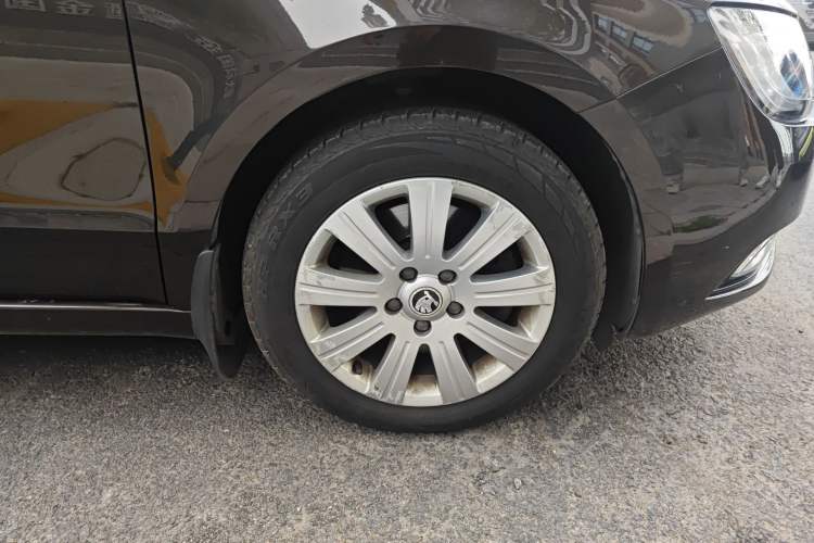 Used Skoda Superb 2013 1.4TSI DSG Sport Edition Right Front Wheel Hub