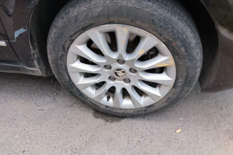 Used Skoda Superb 2013 1.8TSI Automatic MingShi Edition Right Front Wheel Hub