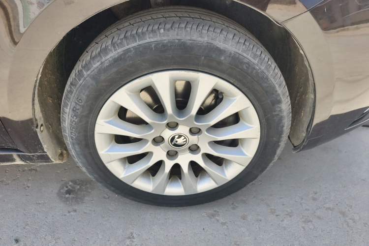 Used Skoda Superb 2013 1.4 TSI DSG Prestige Edition Right Front Wheel Hub