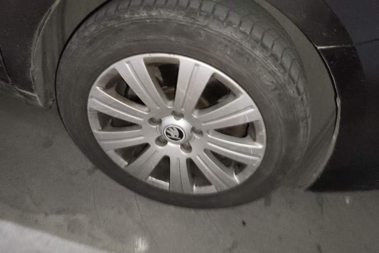 Used Skoda Superb 2013 1.4TSI DSG Sport Edition Right Front Wheel Hub