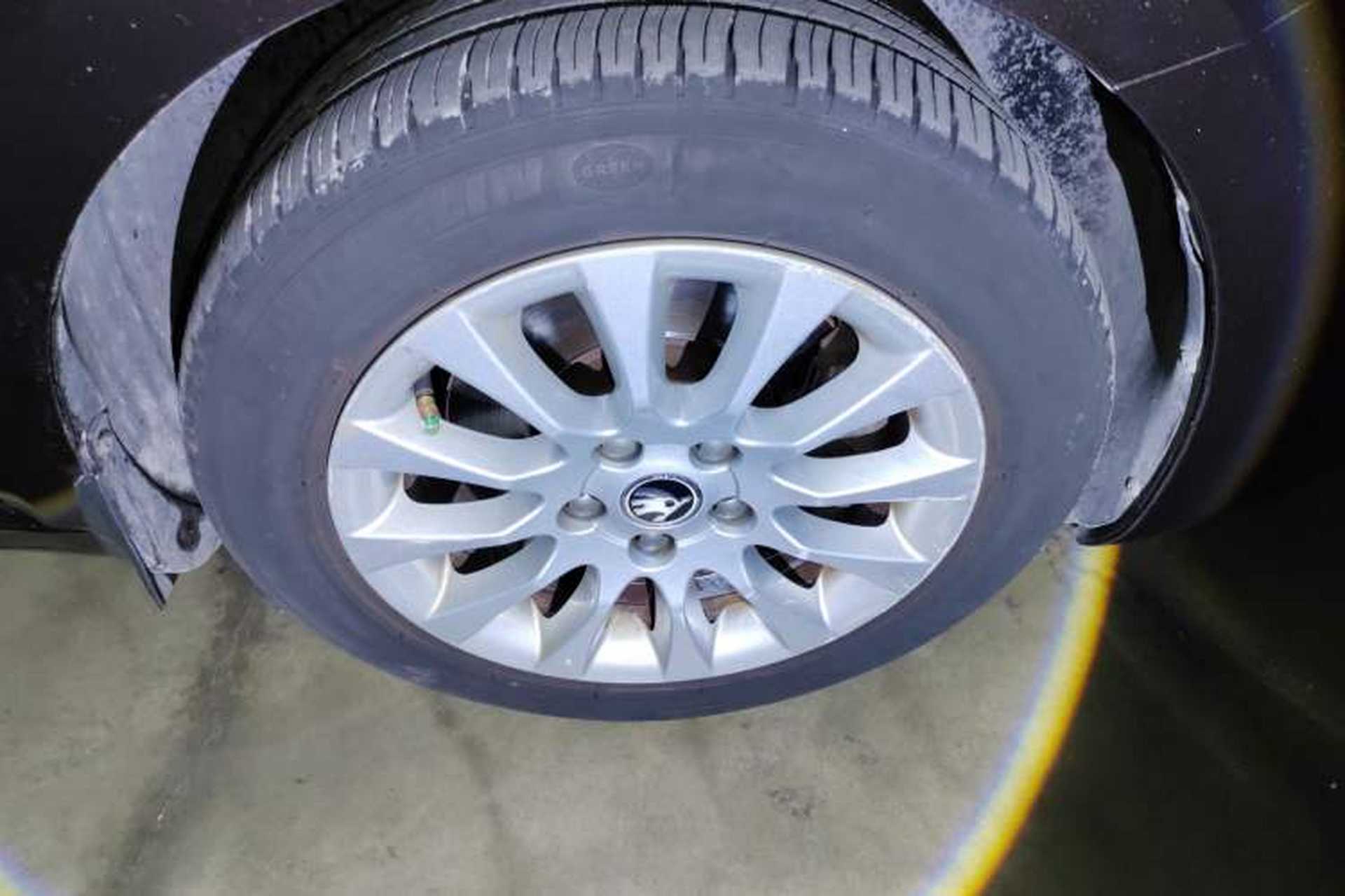 Used Skoda Superb 2013 1.8TSI Automatic MingShi Edition Right Front Wheel Hub