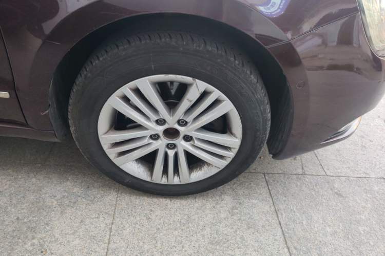 Used Skoda Superb 2013 1.8TSI Automatic Yashi Edition Right Front Wheel Hub
